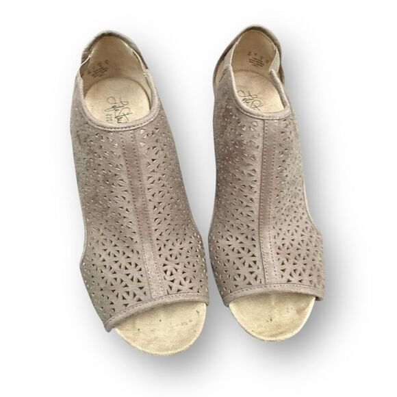 Life Stride Hinx Wedge Booties Sandals Cork Heeled Neutral Shoes Women's 9 W - Picture 5 of 14